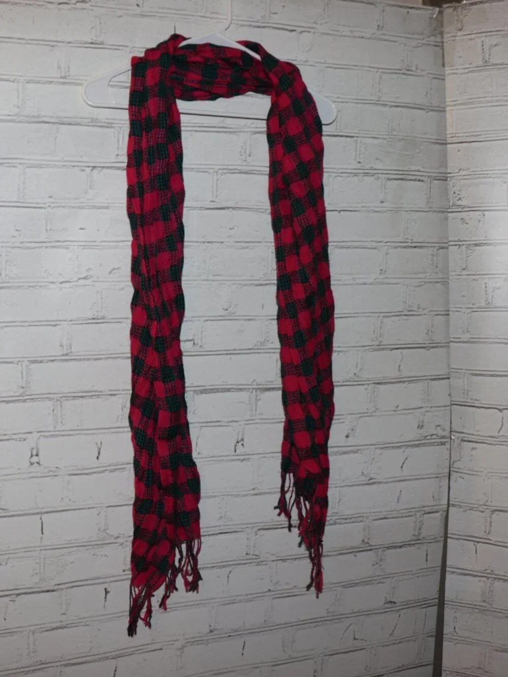 🧣✨ Maroon & Green Woven Scarf · 21